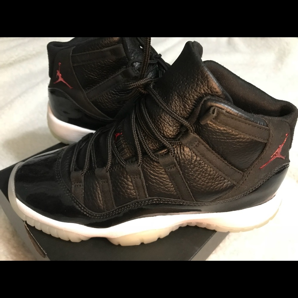 Air Jordan 11 Black/Gym Red